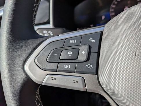 New 2026 Volkswagen Taos SE image 13