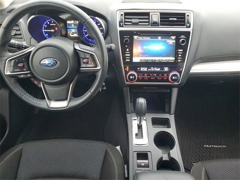 Used 2018 Subaru Outback 2.5i Premium image 12