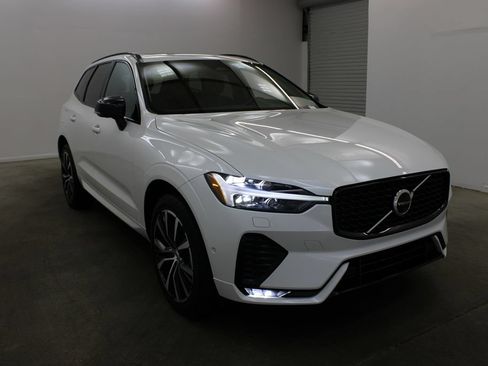 Used 2024 Volvo XC60 B5 Plus w/ Protection Package Premier AWD/4WD image 6