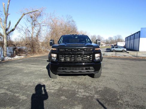 Used 2021 Chevrolet Silverado 2500 Custom w/ Custom Value Package image 10
