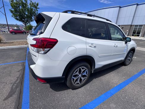 Used 2023 Subaru Forester Premium AWD/4WD image 4