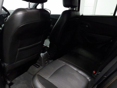 Used 2019 Chevrolet Trax LT w/ Sun & Sound Package image 10