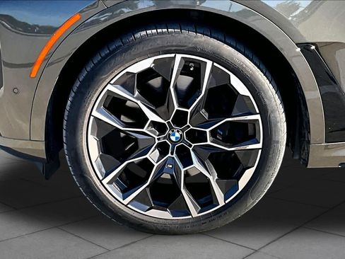 Used 2025 BMW X7 M60i AWD/4WD image 11
