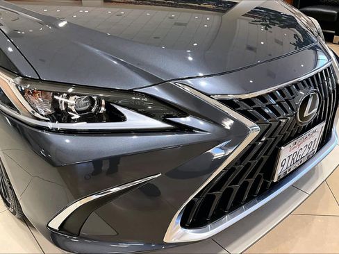 Used 2025 Lexus ES 300h w/ Premium Package image 28