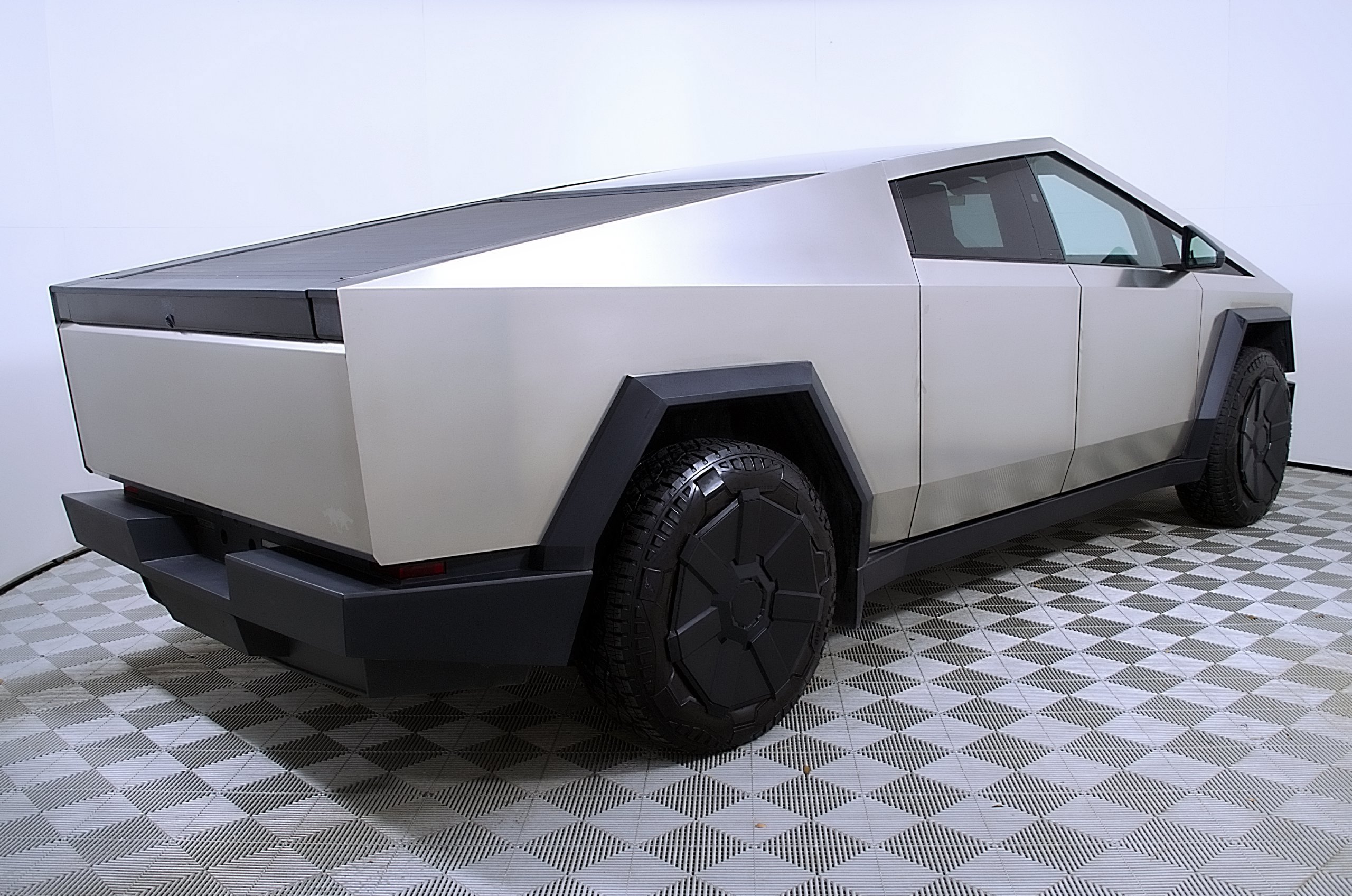 Used 2024 Tesla Cybertruck Cyberbeast AWD/4WD image 7