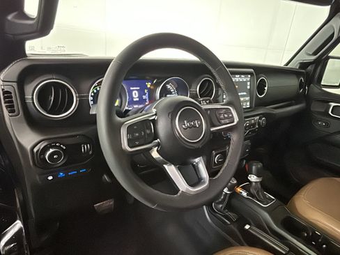 Used 2023 Jeep Wrangler Unlimited Sahara w/ Cold Weather Group AWD/4WD image 16