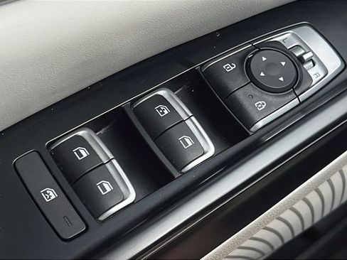 Used 2023 Kia Carnival LX FWD image 20
