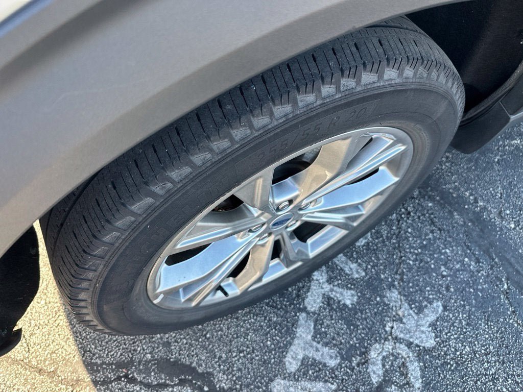 Certified 2022 Ford Explorer Limited AWD/4WD image 8