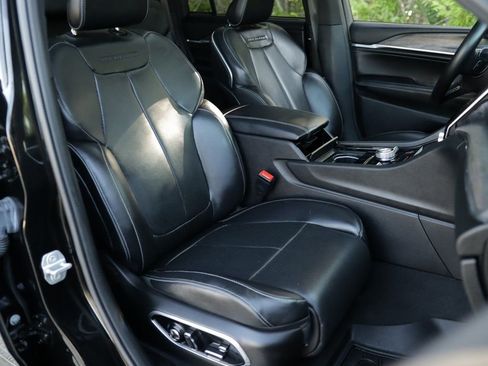 Used 2022 Jeep Grand Cherokee Overland w/ Luxury Tech Group IV image 40