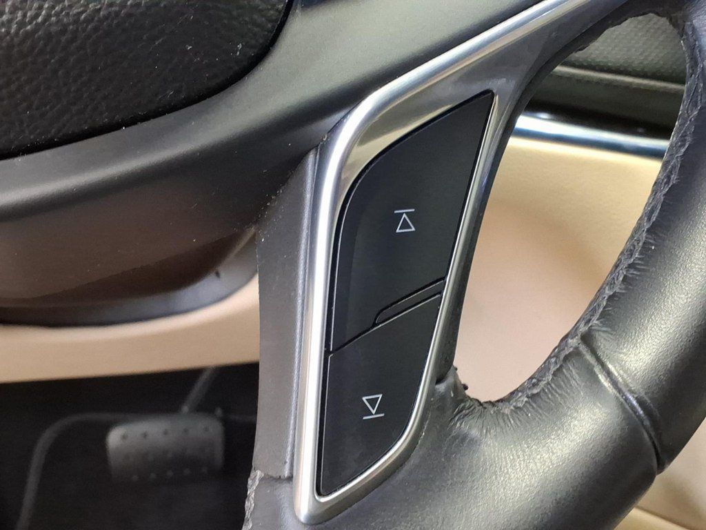 Used 2017 Cadillac XT5 FWD image 17