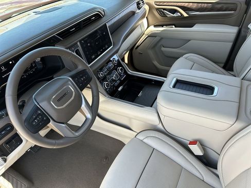 Used 2024 GMC Yukon XL Denali w/ Max Trailering Package image 10