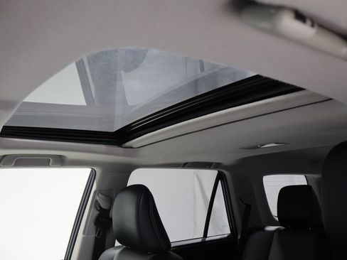 Used 2022 Toyota 4Runner SR5 Premium w/ Moonroof Package AWD/4WD image 9