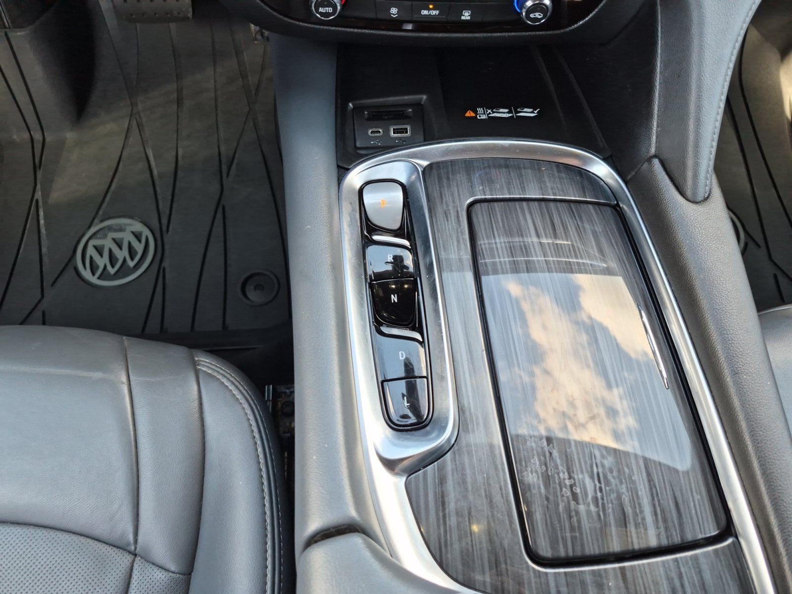 Used 2022 Buick Enclave Essence w/ Experience Buick Package FWD image 22