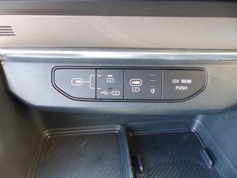 Used 2025 Kia Carnival EX FWD image 38