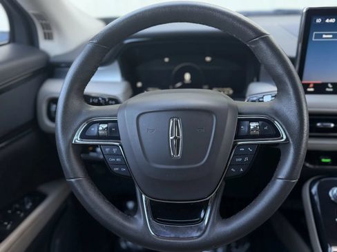 Used 2022 Lincoln Nautilus FWD w/ Premium Package image 22