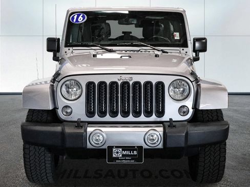Used 2016 Jeep Wrangler Unlimited Sahara w/ Max Tow Package AWD/4WD image 12