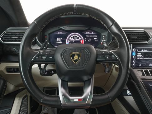 Used 2021 Lamborghini Urus image 16