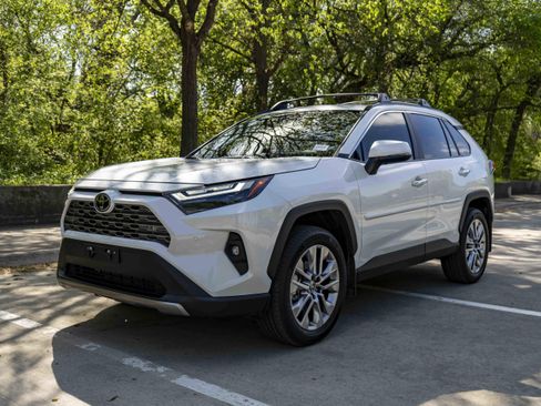 Used 2025 Toyota RAV4 Limited image 5