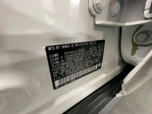 Used 2025 Honda HR-V LX image 31