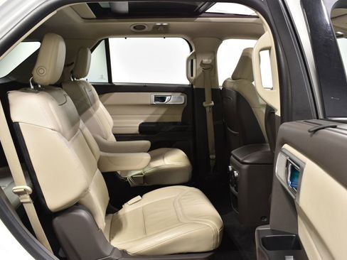 Used 2020 Ford Explorer Platinum w/ Premium Technology Package image 29
