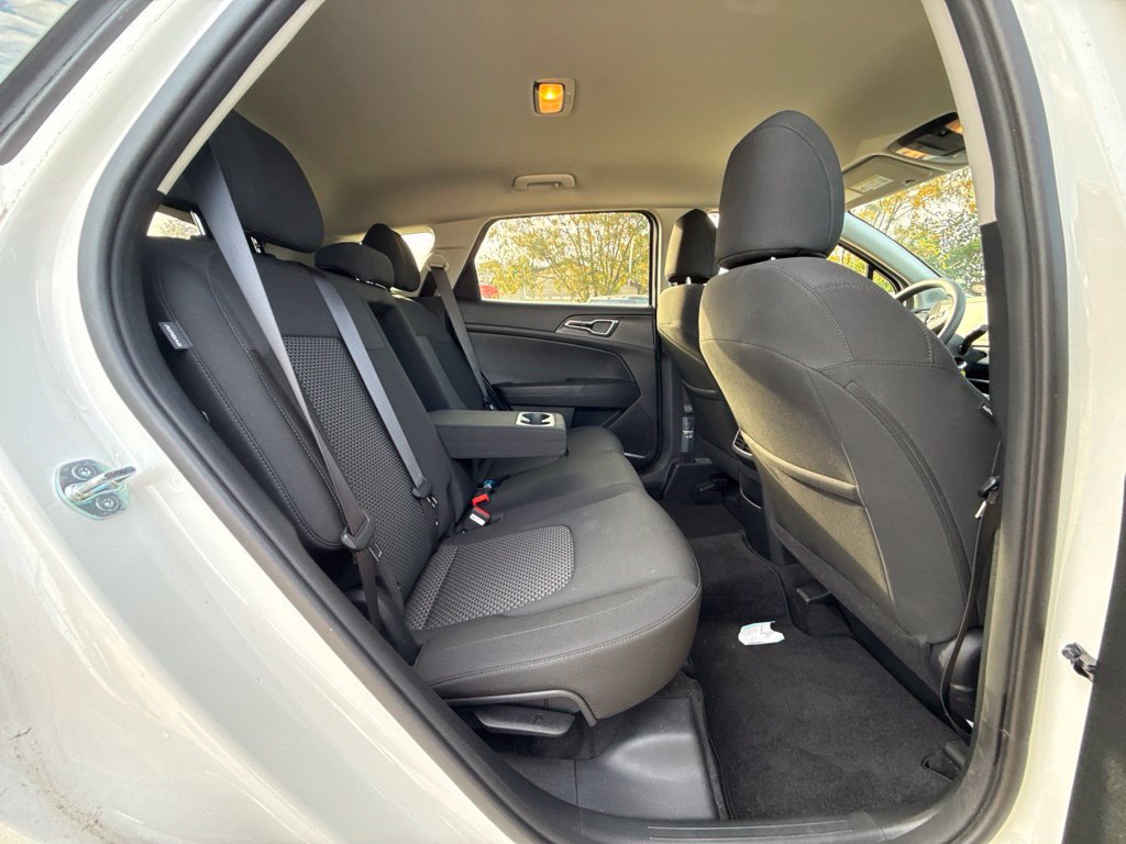 Used 2025 Kia Sportage LX AWD/4WD image 15