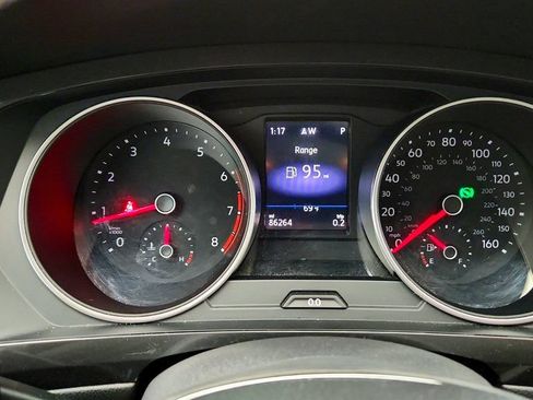 Used 2018 Volkswagen Tiguan SEL FWD image 14