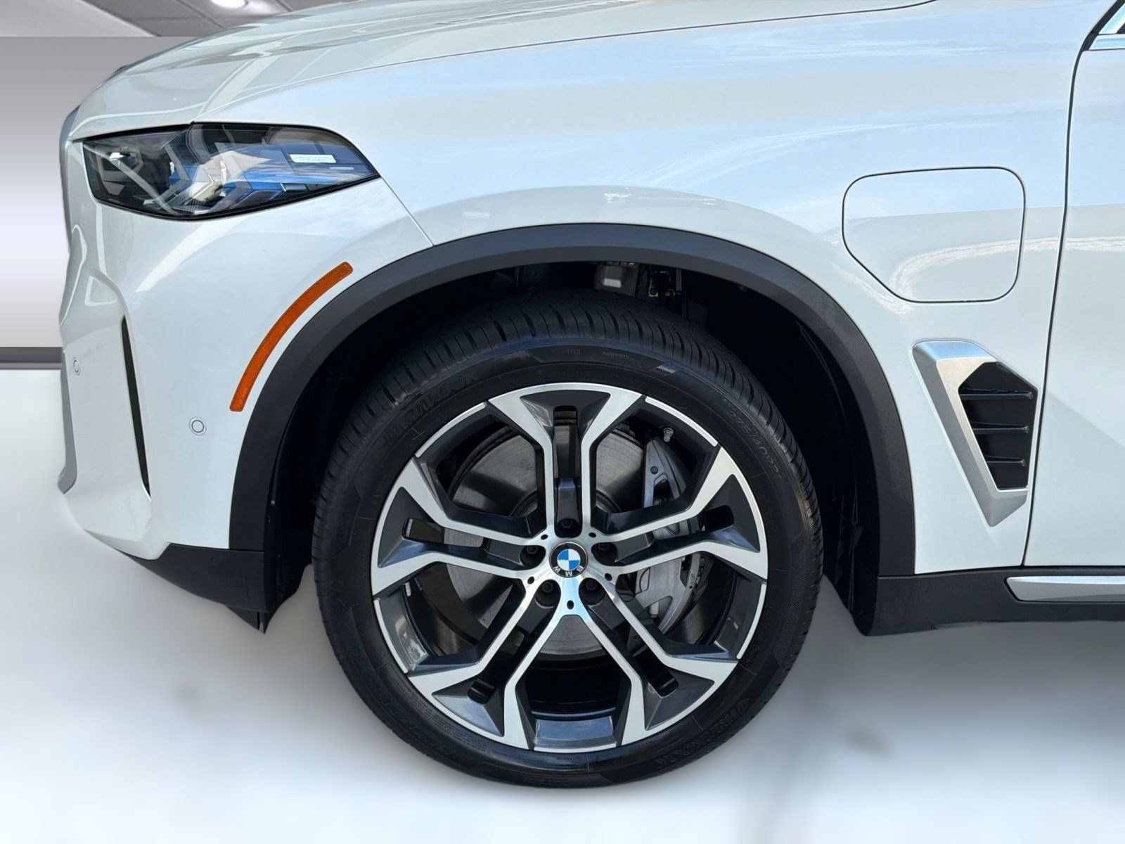 Used 2026 BMW X5 xDrive50e AWD/4WD image 11