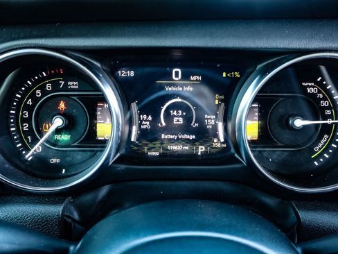 Used 2022 Jeep Wrangler Unlimited Sahara w/ Cold Weather Group image 27