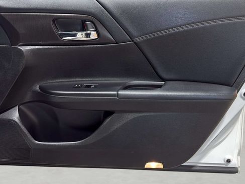 Used 2013 Honda Accord Touring image 7