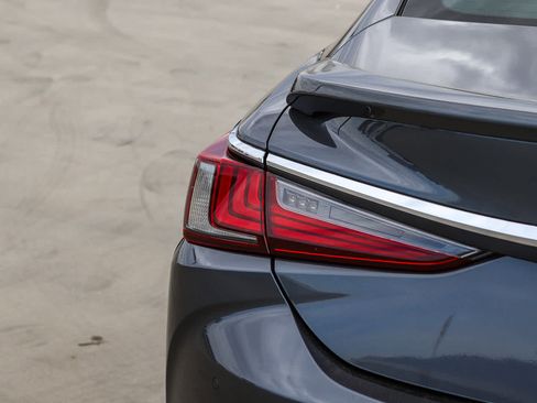 Certified 2025 Lexus ES 300h w/ Premium Package FWD image 11