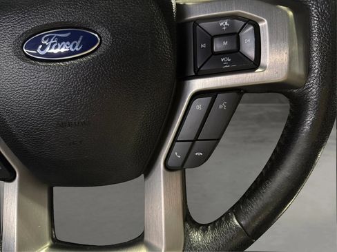 Used 2015 Ford F150 Platinum w/ Equipment Group 701A Luxury AWD/4WD image 25