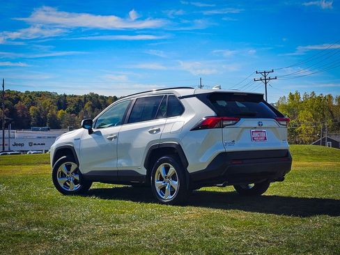 Used 2021 Toyota RAV4 XLE Premium image 6