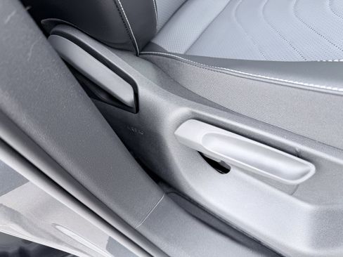 New 2026 Volkswagen Tiguan SE R-Line AWD/4WD image 38