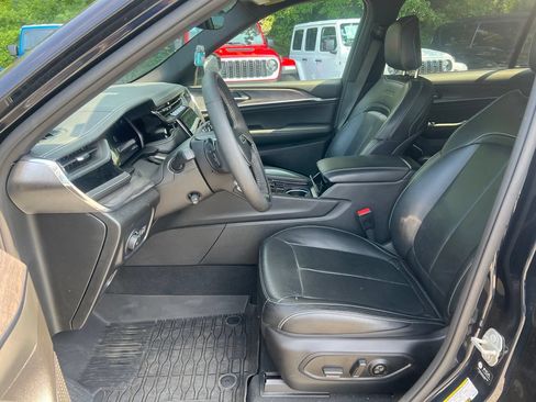 Used 2023 Jeep Grand Cherokee L Overland w/ MOPAR Finishing Package AWD/4WD image 17