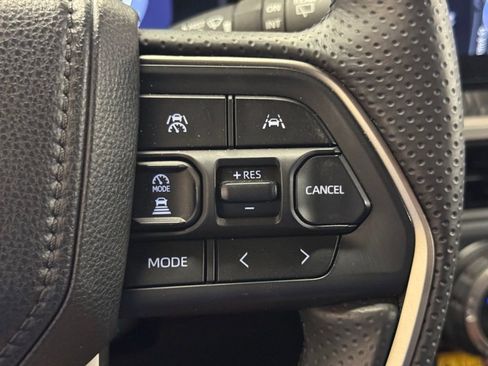 Used 2025 Toyota 4Runner 4WD image 23