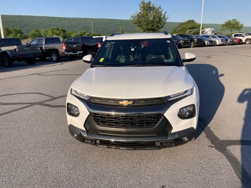 Used 2023 Chevrolet TrailBlazer ACTIV w/ Convenience Package AWD/4WD image 2