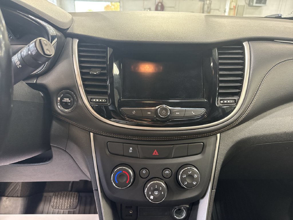 Used 2018 Chevrolet Trax LT w/ Sun & Sound Package FWD image 11