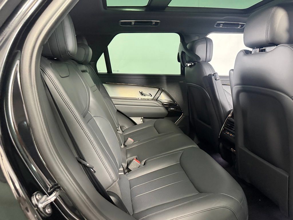 Used 2025 Land Rover Range Rover Sport SE AWD/4WD image 25