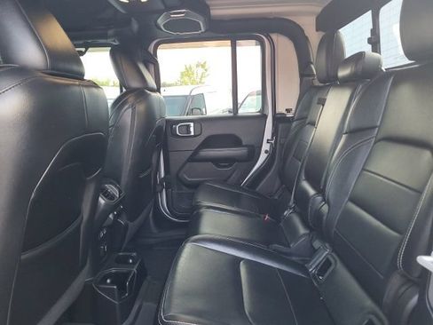 Used 2020 Jeep Gladiator Overland AWD/4WD image 18