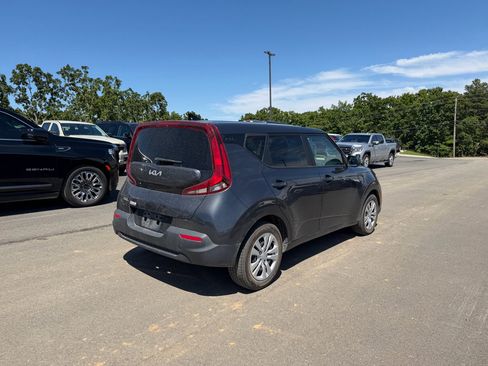 Used 2022 Kia Soul LX FWD image 3