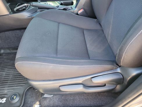 Used 2018 Toyota RAV4 XLE w/ Plus Extra Value Package FWD image 10