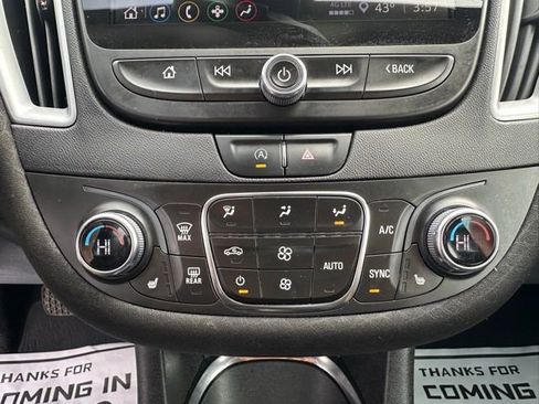 Used 2022 Chevrolet Malibu LT image 24