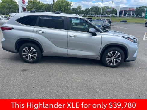 Used 2023 Toyota Highlander XLE FWD image 7