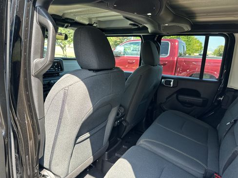 Used 2024 Jeep Wrangler Unlimited w/ Convenience Group AWD/4WD image 15