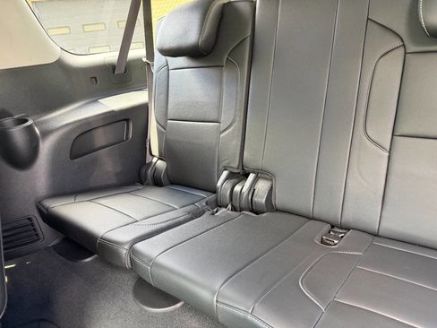 Used 2019 Chevrolet Suburban 3500 LT AWD/4WD image 34