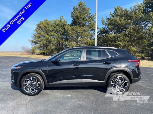 Certified 2025 Chevrolet Trax RS image 3