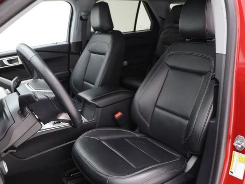 Used 2024 Ford Explorer XLT w/ Equipment Group 202A AWD/4WD image 16