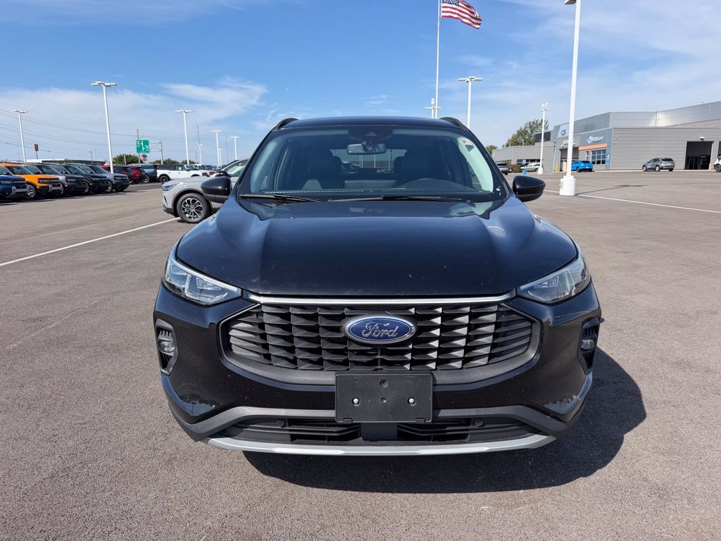 Used 2025 Ford Escape Platinum AWD/4WD image 2