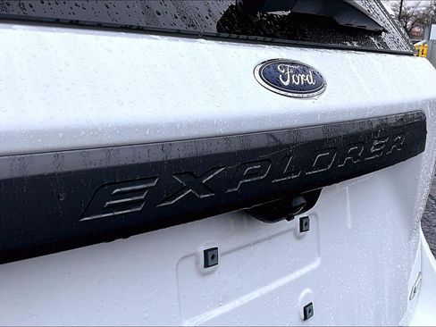 Used 2022 Ford Explorer XLT w/ Equipment Group 202A image 33