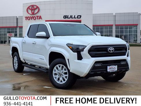 Certified 2025 Toyota Tacoma SR5 image 1